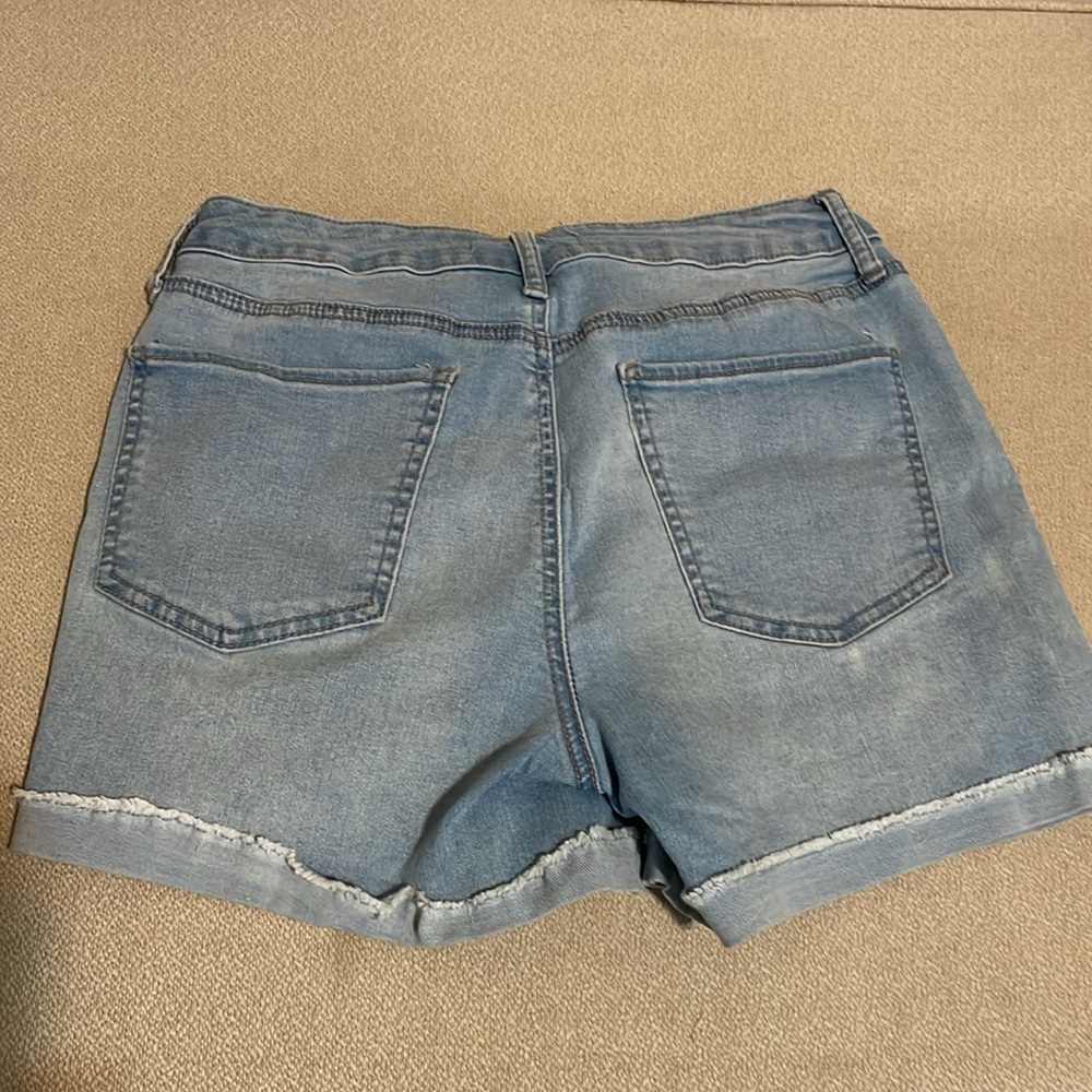 SO Light Blue Distressed Denim Shorts. Size. 9/29. - Picture 5 of 5